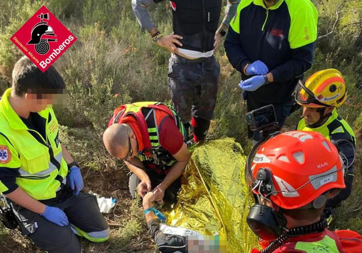 Los Bomberos Rescatan En Helicóptero A Un Ciclista En Estado Grave Tras ...