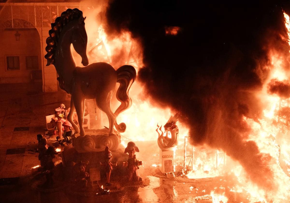 Las Hogueras de Alicante ponen hora para quemar su monumento de Navidad