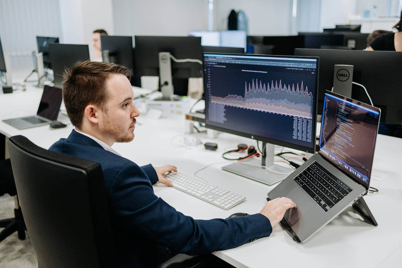 Informático en las instalaciones de Mercadona.