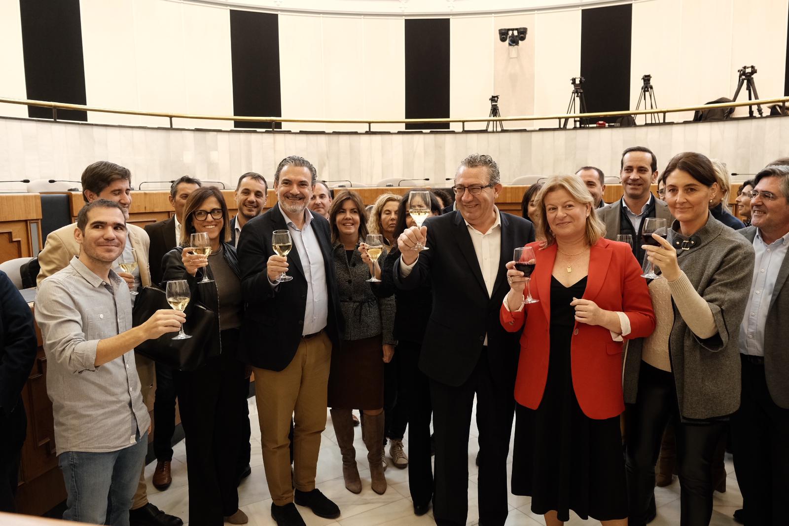 Imágenes del brindis navideño en la Diputación de Alicante