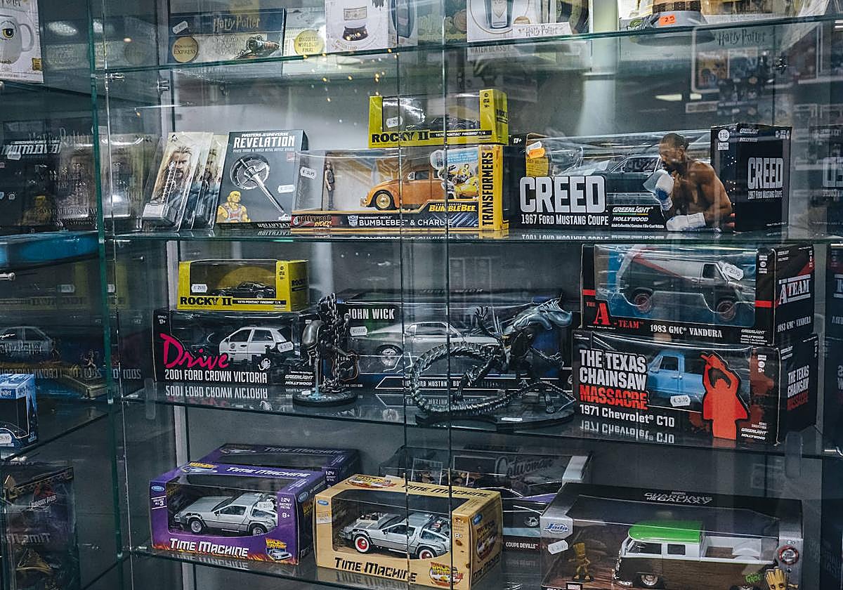 Juguetes de coleccionismo en una tienda de Alicante.