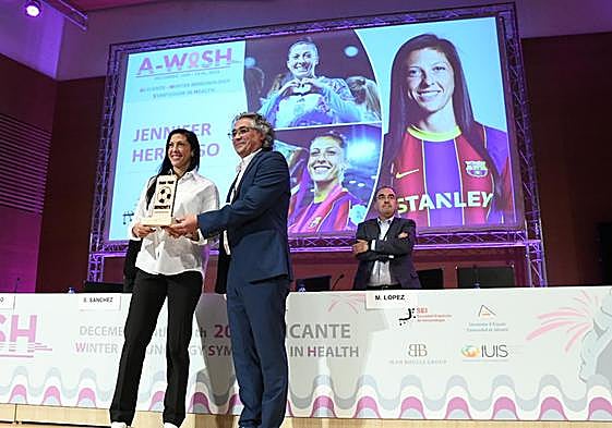 Hermoso, en el momento de recibir el premio este jueves.