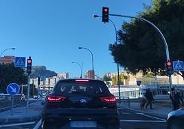 El nuevo semáforo de La Goteta, en funcionamiento.