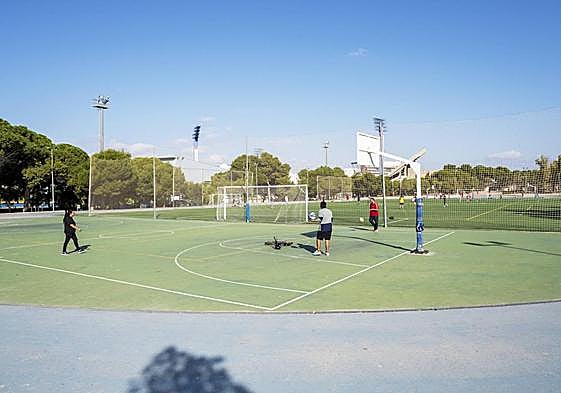 Alicantinos disfrutan de una jornada de ejercicio en el monte Tossal en pleno diciembre.