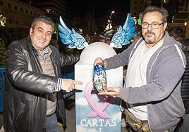 Cutanda y 'Pachi' con los zapatos diseñados por Pepe Milán.