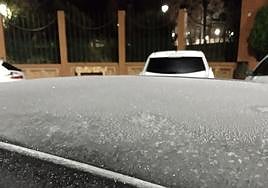 Un coche helado en Ibi el pasado fin de semana.