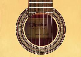 La guitarra de diseño alicantino que ha encargado Zara.