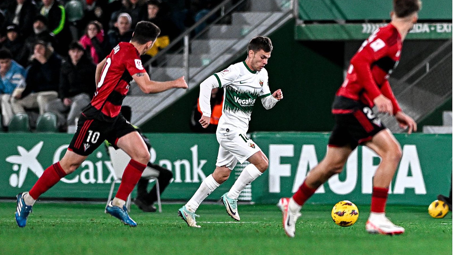 El Elche cierra 2023 con un empate y la grave lesión de Óscar Plano