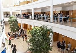 Pasillos del Aulario 2 de la UA donde se grabó la película porno.