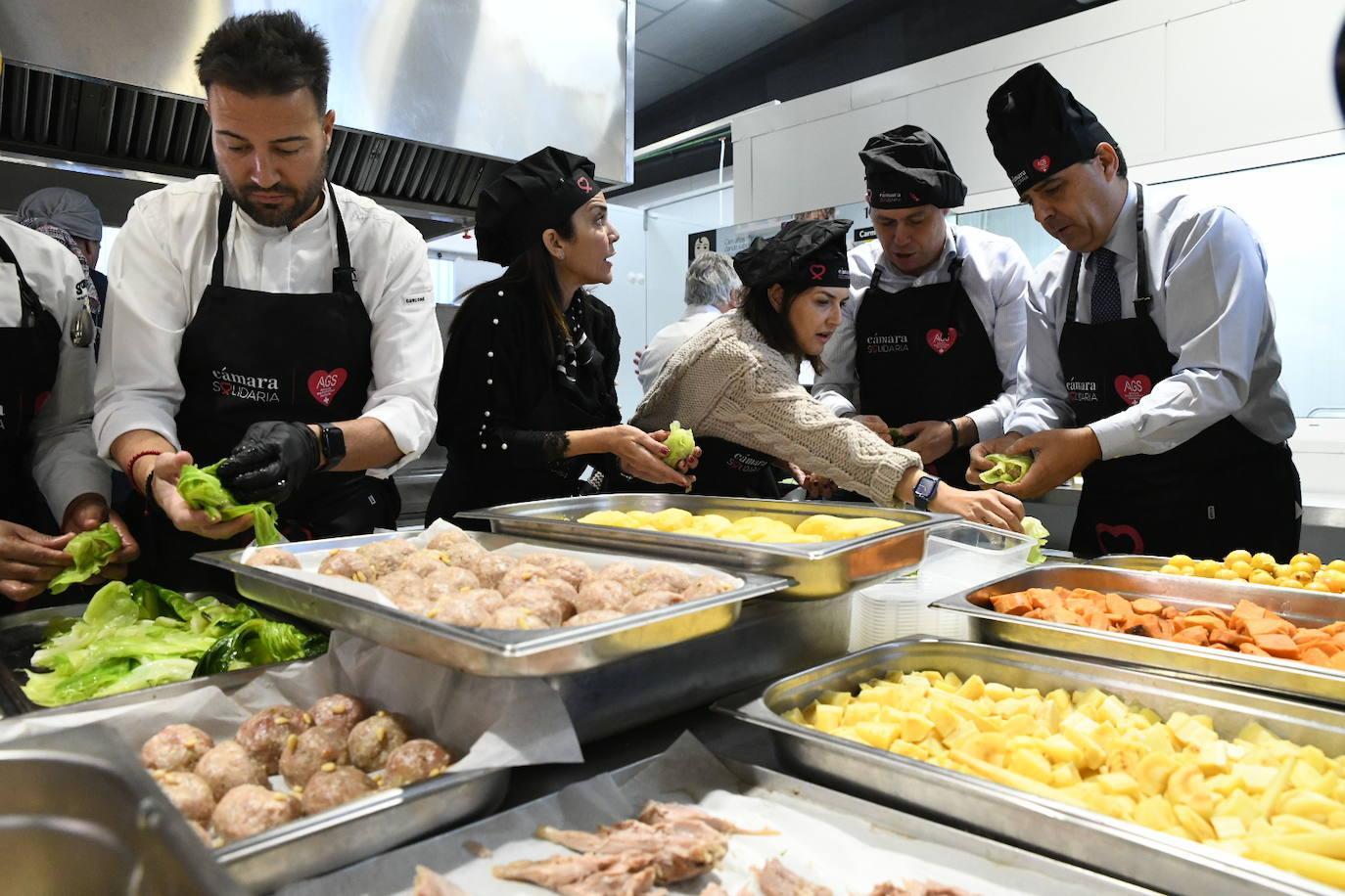Los grandes chef dan el toque al cocido solidario de AGS