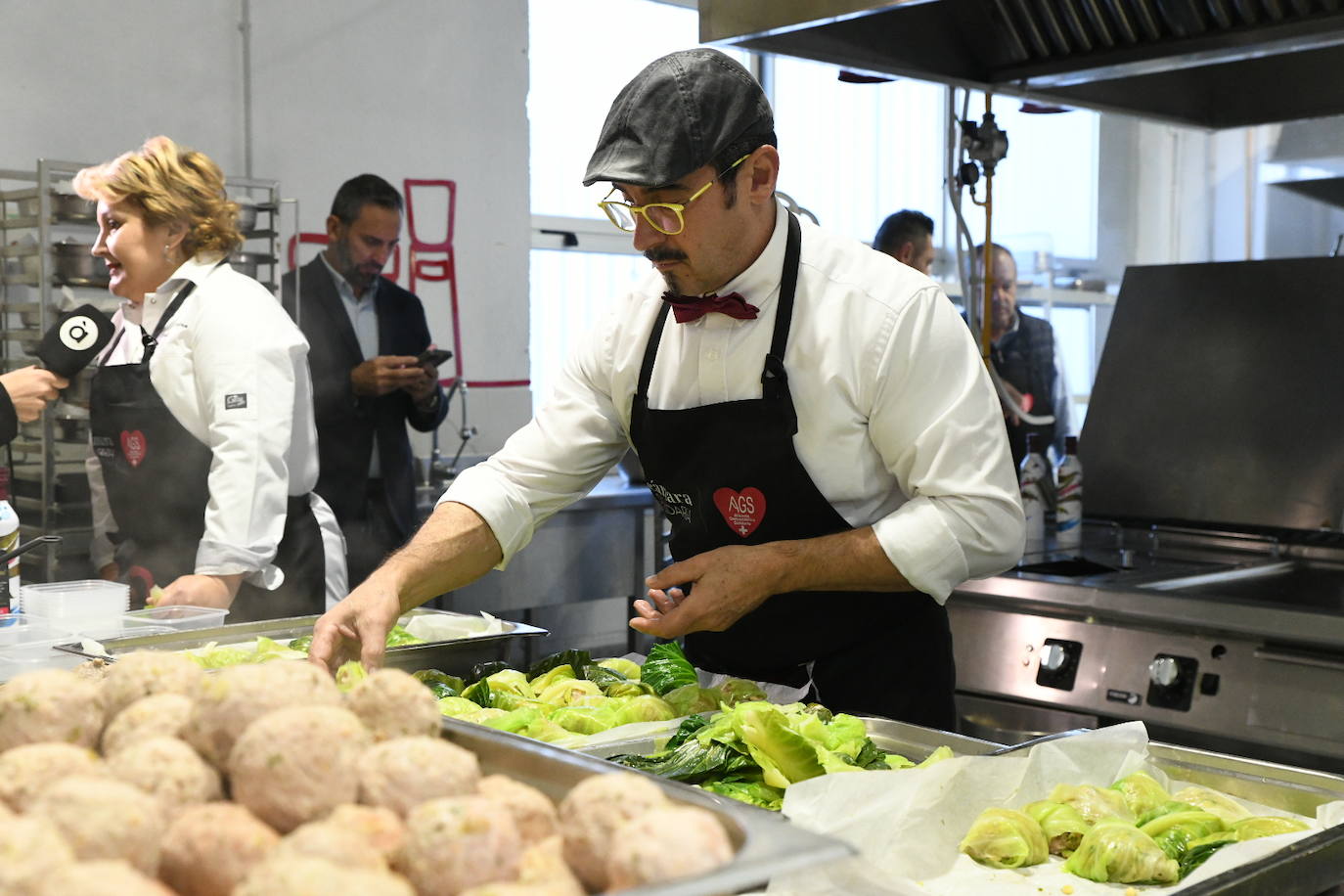 Los grandes chef dan el toque al cocido solidario de AGS
