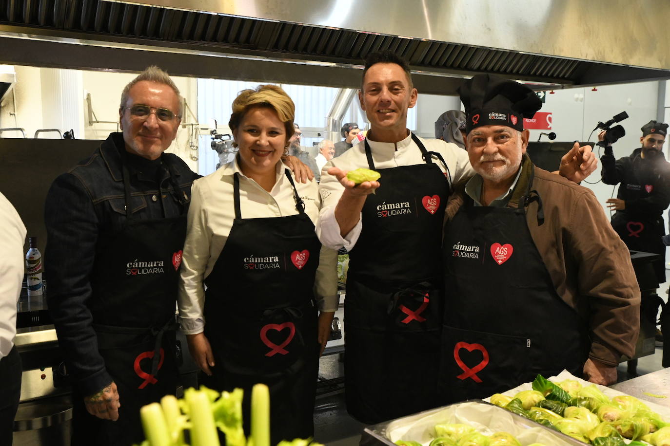 Los grandes chef dan el toque al cocido solidario de AGS