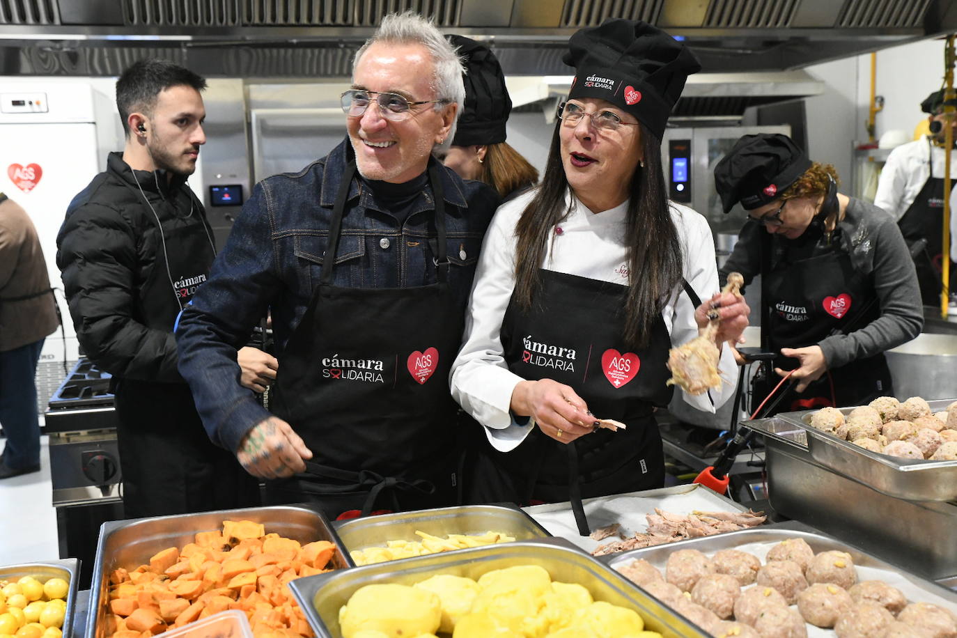 Los grandes chef dan el toque al cocido solidario de AGS