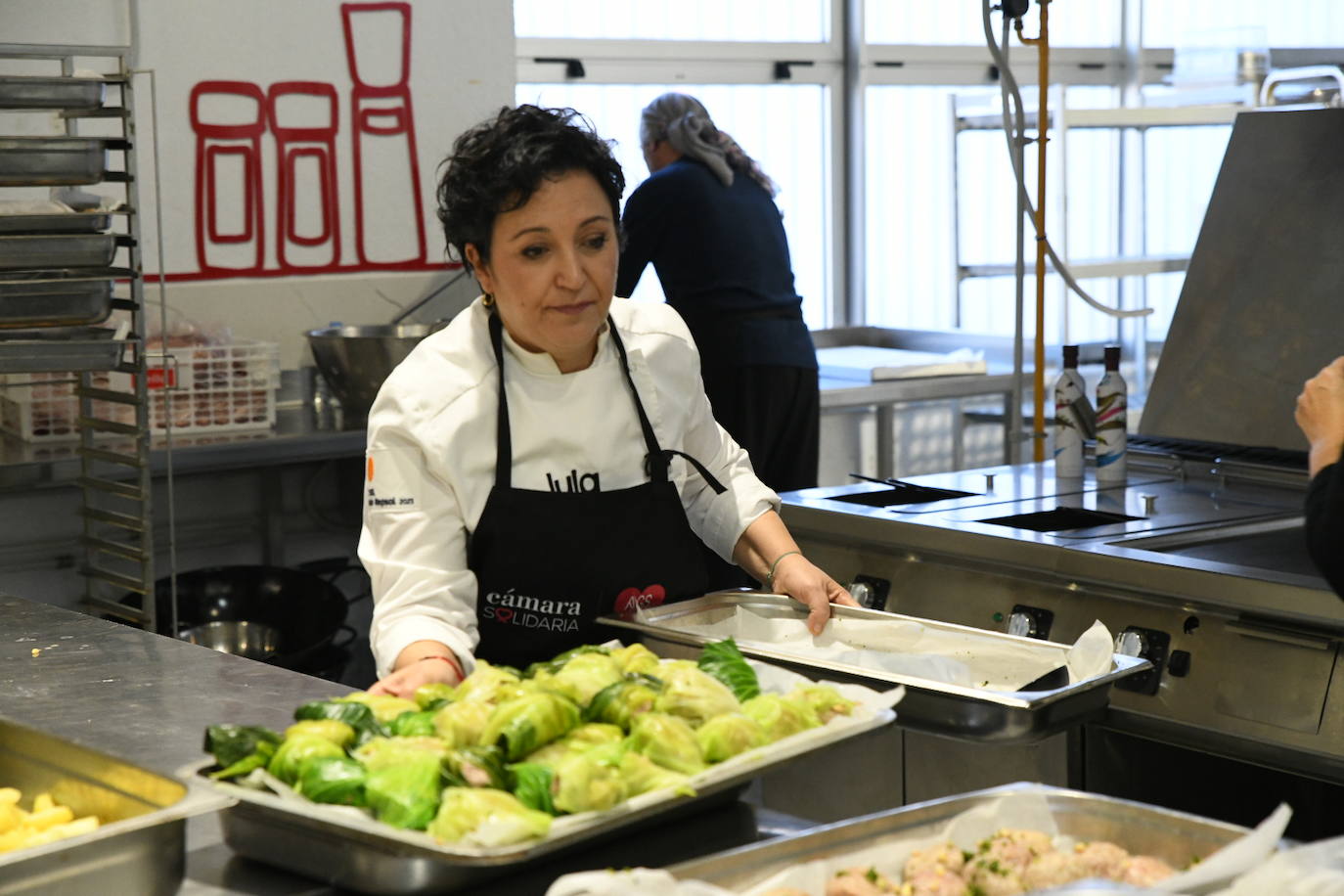 Los grandes chef dan el toque al cocido solidario de AGS