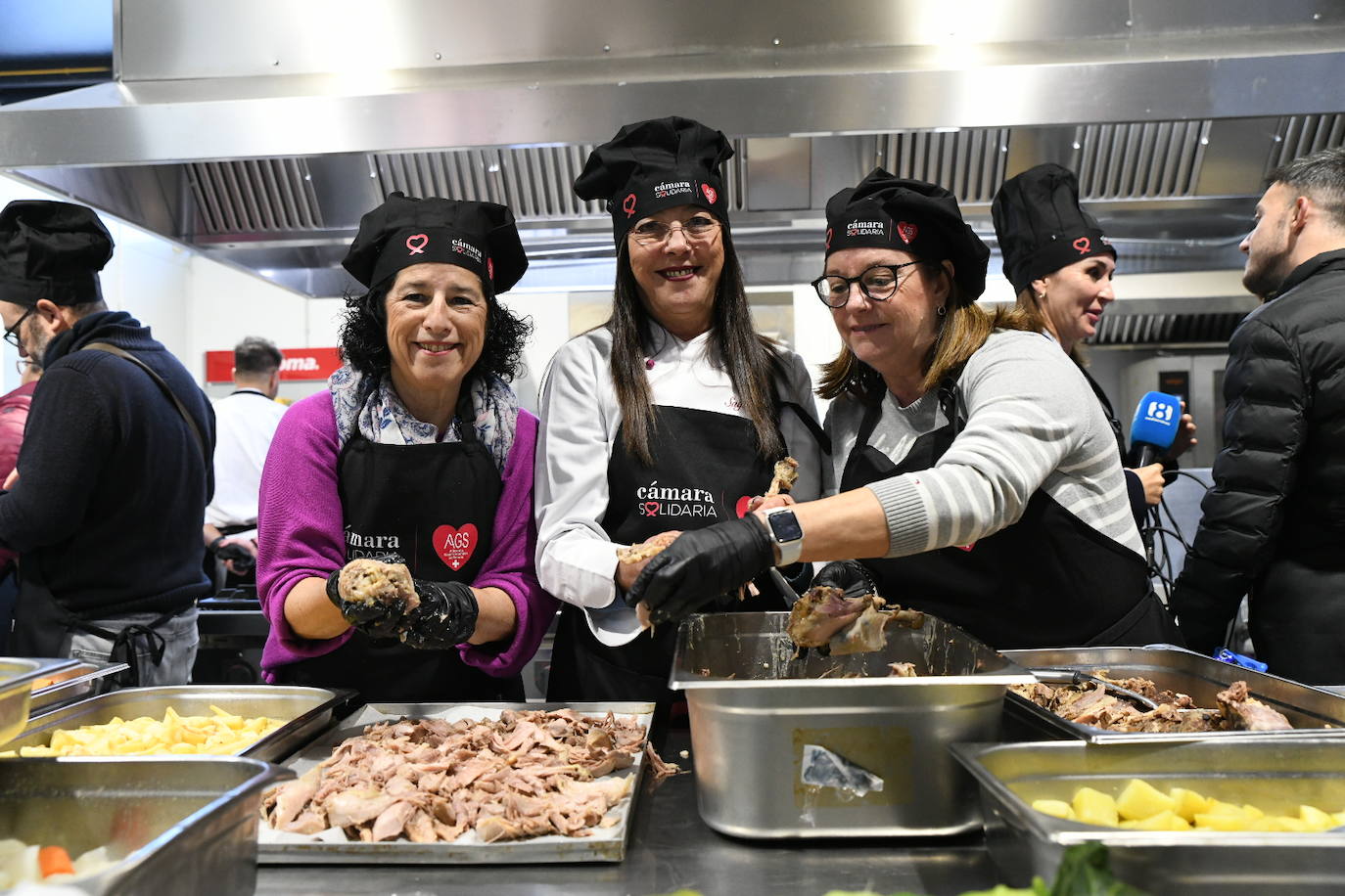 Los grandes chef dan el toque al cocido solidario de AGS