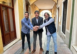 Felipe Orts junto al alcalde de La Vila, Marcos Zaragoza, y Peyo Lloret, concejal de Deportes
