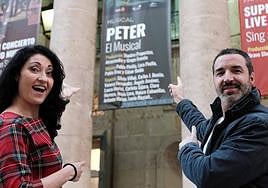 La actriz Angels Jiménez junto con el actor Carlos Benito.