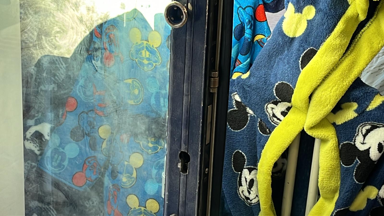 Imagen de los destrozos causados en la administración lotera de Benidorm.