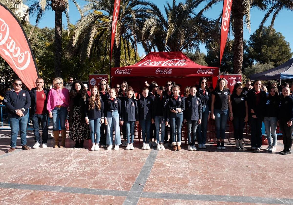 Imagen principal - Las Hogueras de Alicante dan la campanada con la última mascletà del año