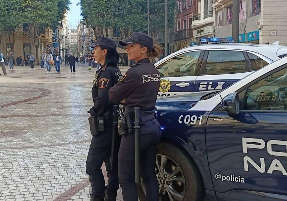Dotación policial en Elche.