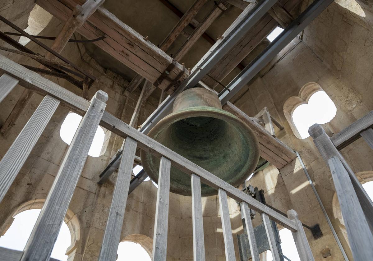 Campana que exorciza Alicante en la torre del reloj del Ayuntamiento.