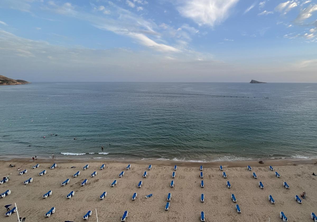 Fotografía de la playa de Levante de Benidorm.