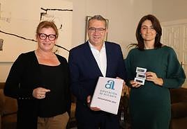 El presidente de la Diputación de Alicante, Toni Pérez, tras reunirse con las dos vicepresidentas, Ana Serna y Marina Sáez.