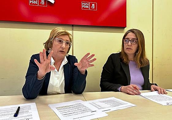 La portavoz del Grupo Socialista, Ana Barceló, y la concejal Silvia Castell, en la rueda de prensa.