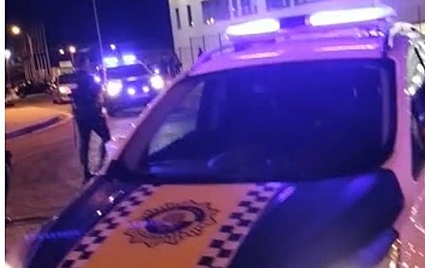 Dispositivo de Policía Local y Nacional para disolver la concentración automovilística.