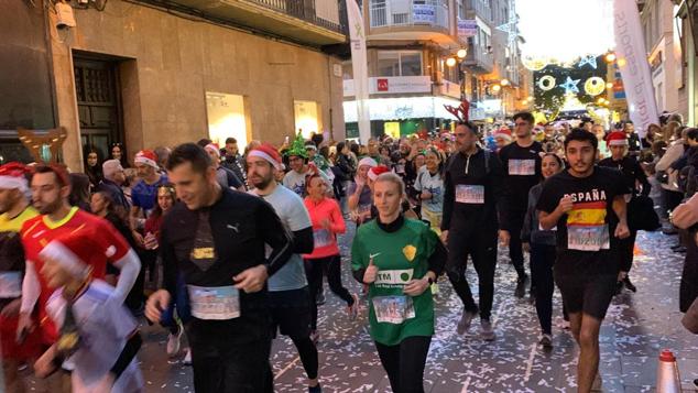 Fotos: Vuelve tras dos años la San Silvestre Ilicitana con cerca de 2.500 corredores