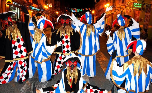 En el desfile del barrio de San Blas se verán arlequines.