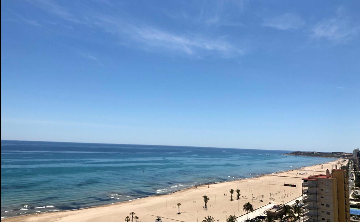 La playa de San Juan en Alicante.