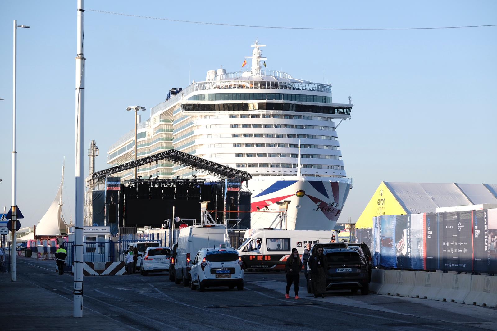 Fotos: El crucero &#039;Iona&#039; atraca en Alicante con 4.000 turistas
