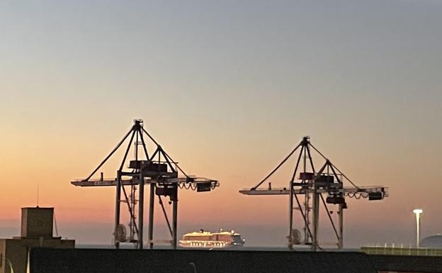 Llegada del crucero MSC 'Ópera' a Alicante.