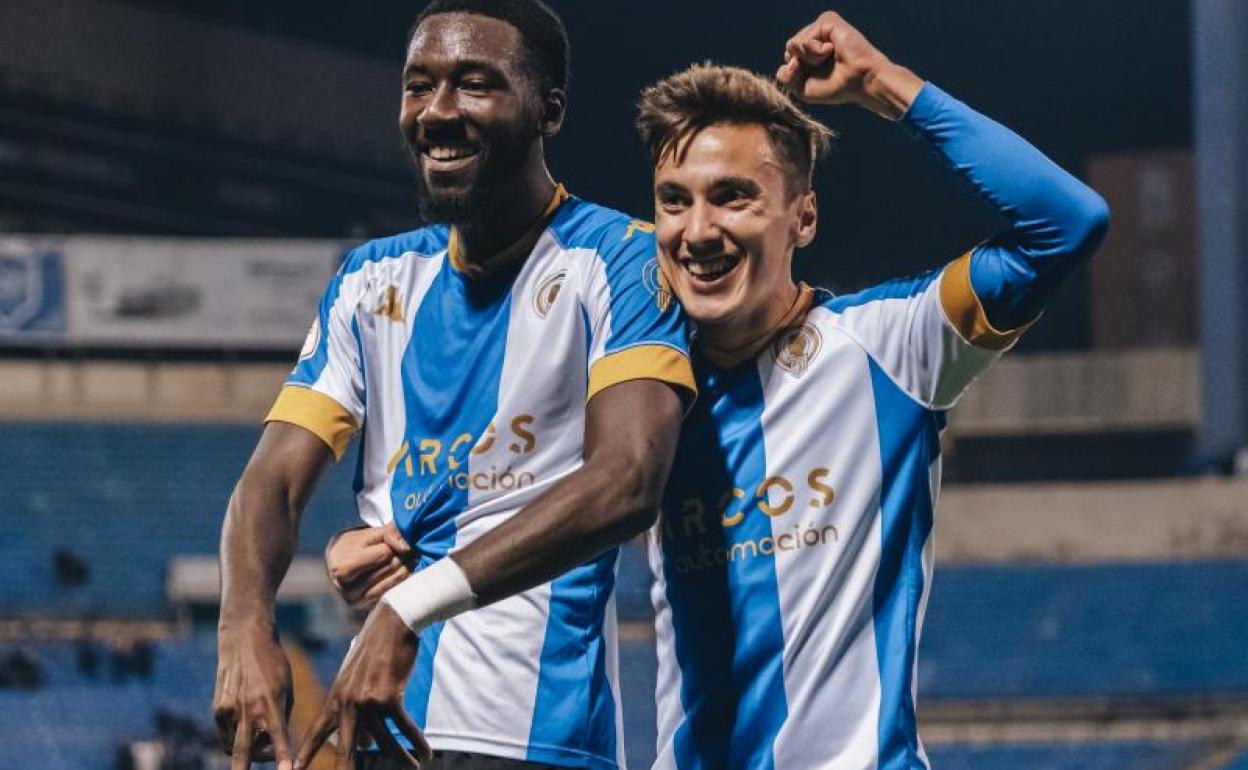 Celebración del gol de Jean Paul ante el Aragón 