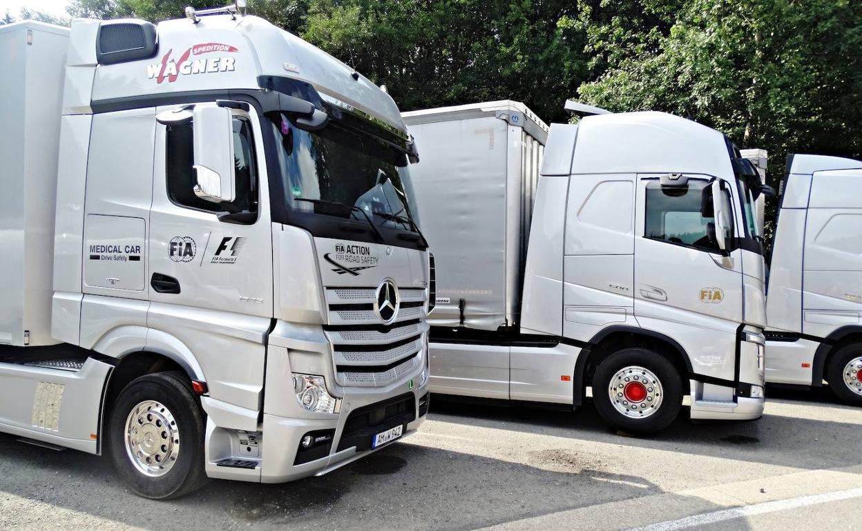 Imagen de archivo de varios camiones