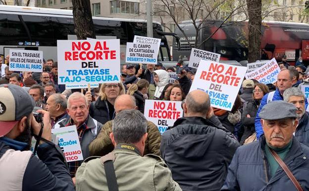 El campo alicantino inunda Madrid en una manifestación histórica en defensa del Trasvase