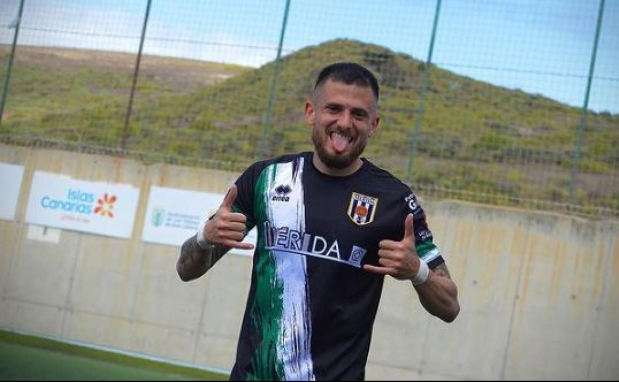 El mediapunta canario José Artiles 