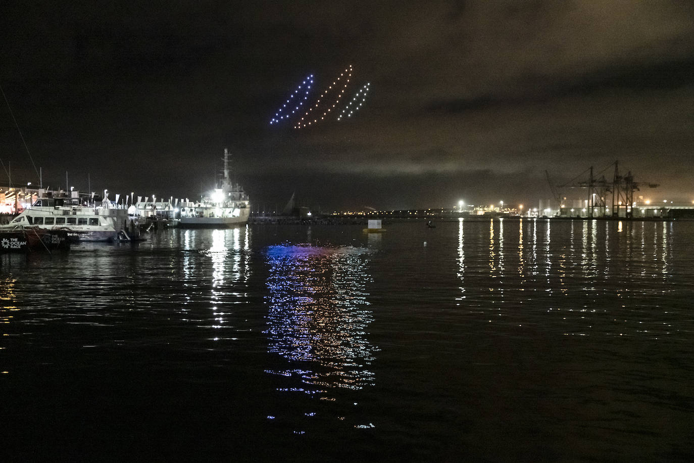Ocean Race | Unos 200 drones iluminan el cielo alicantino