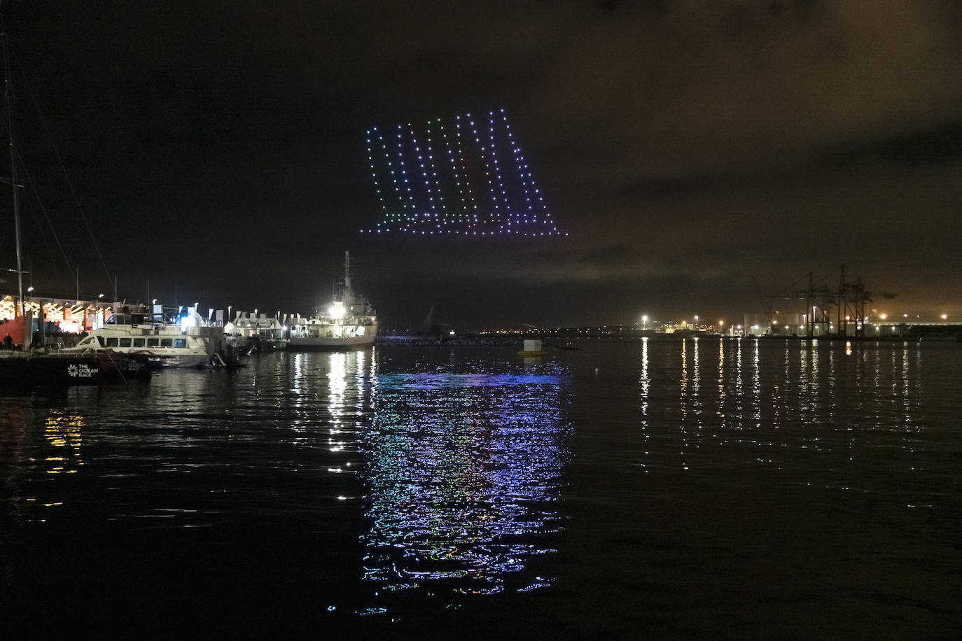 Ocean Race | Unos 200 drones iluminan el cielo alicantino
