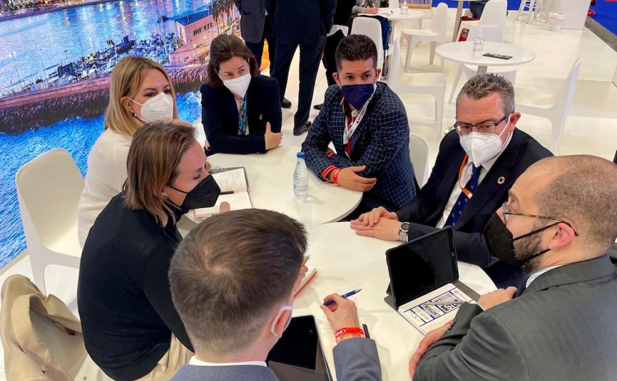 Imagen de una de las reuniones mantenidas por Hosbec en la pasada edición de Fitur