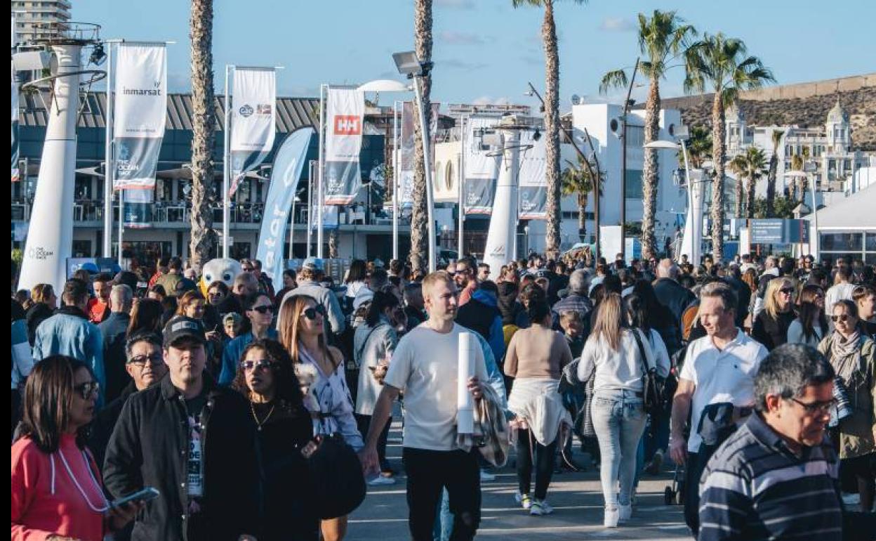 El village de la Ocean Race, a reventar los días de mayor concurrencia.