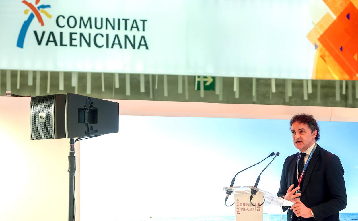 El secretario autonómico de turismo, Francesc Colomer, durante una de las jornadas del Fitur