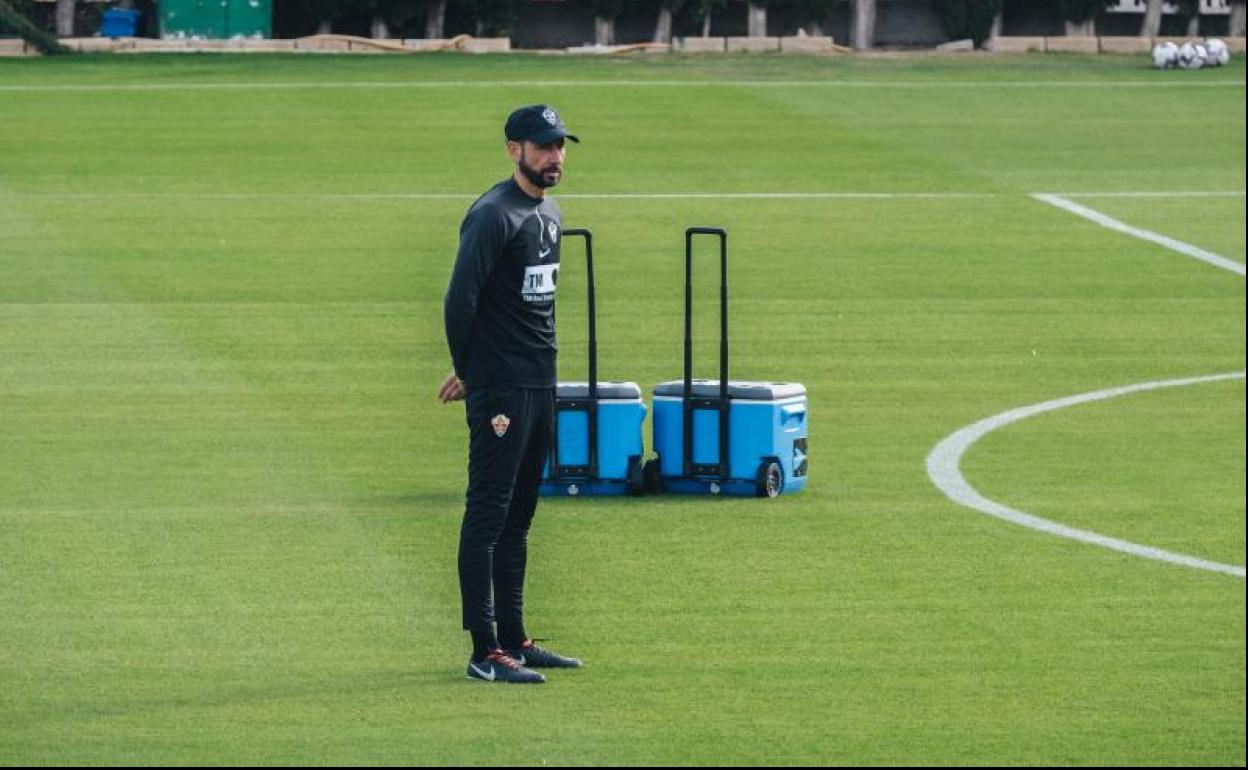 Pablo Machín, durante un entrenamiento con el Elche 