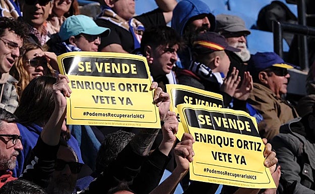 Imagen principal - Imágenes del empate a dos de este domingo en el estadio Rico Pérez. 