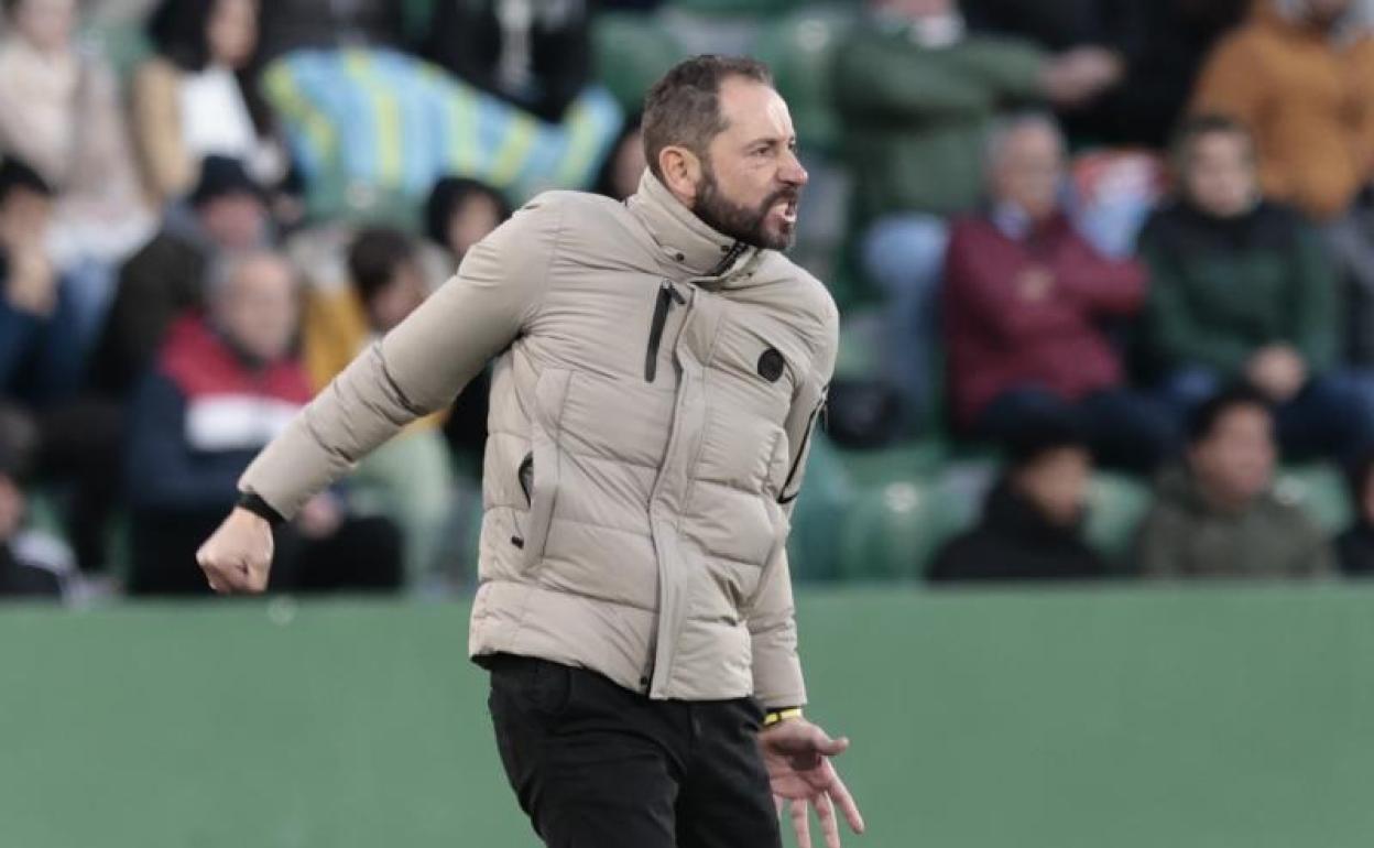 Machín celebra con rabia el gol del Elche a Osasuna 