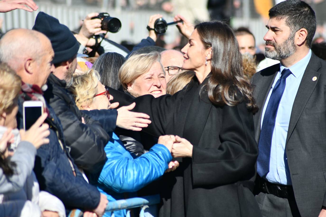 Fotos: La reina Letizia se muestra cercana en su visita a Petrer