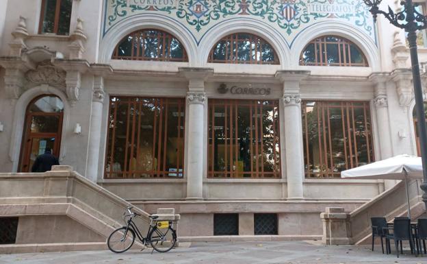 Edificio de Correos en la plaza de Gabriel Miró, futura sede de Presidencia de la Generalitat en Alicante.