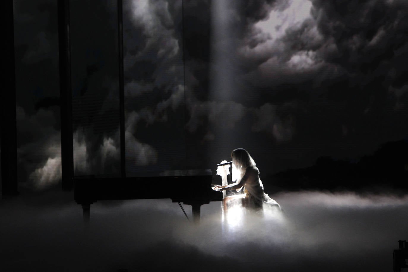 Agoney arrasa en Benidorm Fest | Fotos: Agoney triunfa en la semifinal del Benidorm Fest con el aplauso de crítica y público