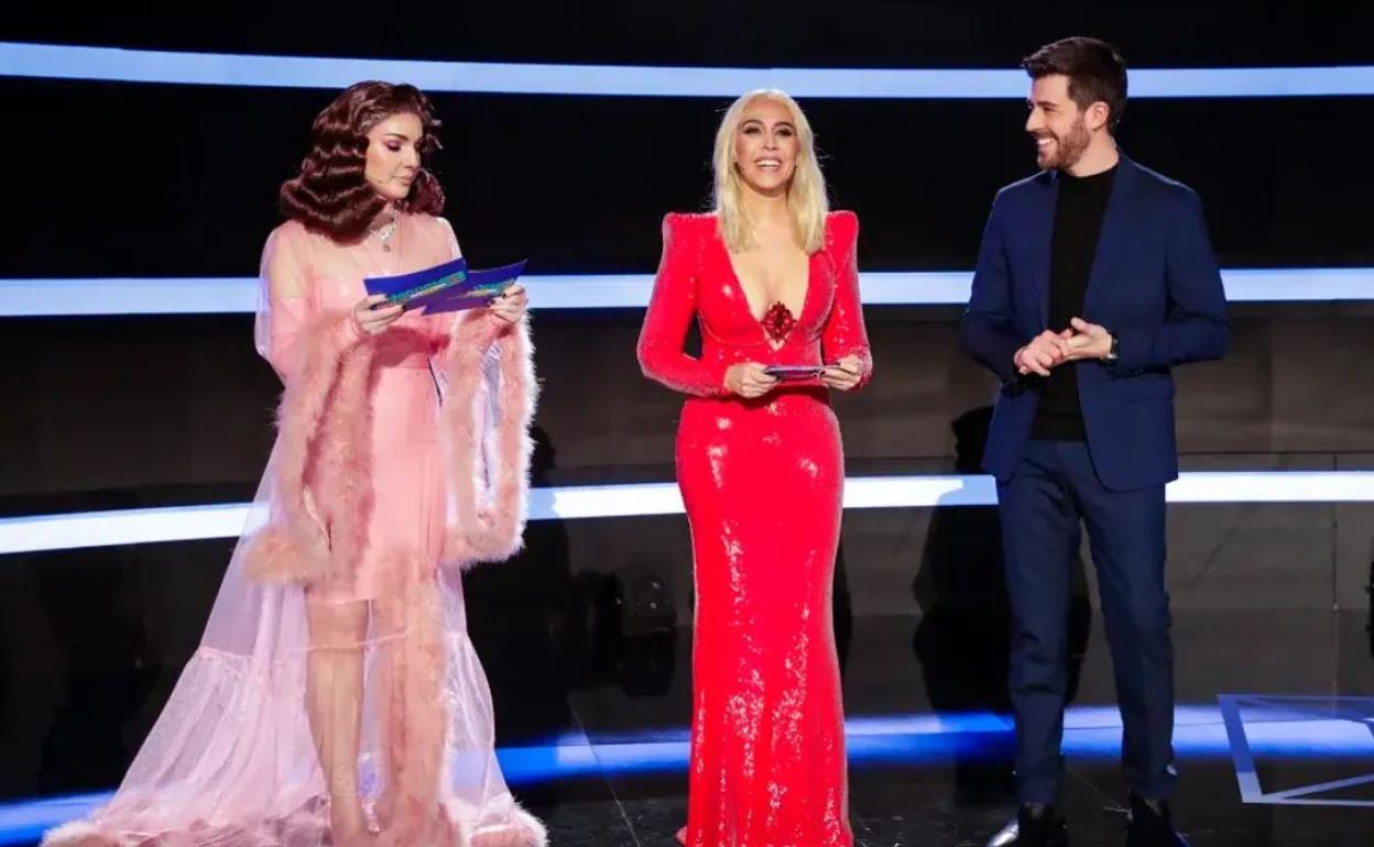 Los presentadores de la gala durante la primera semifinal